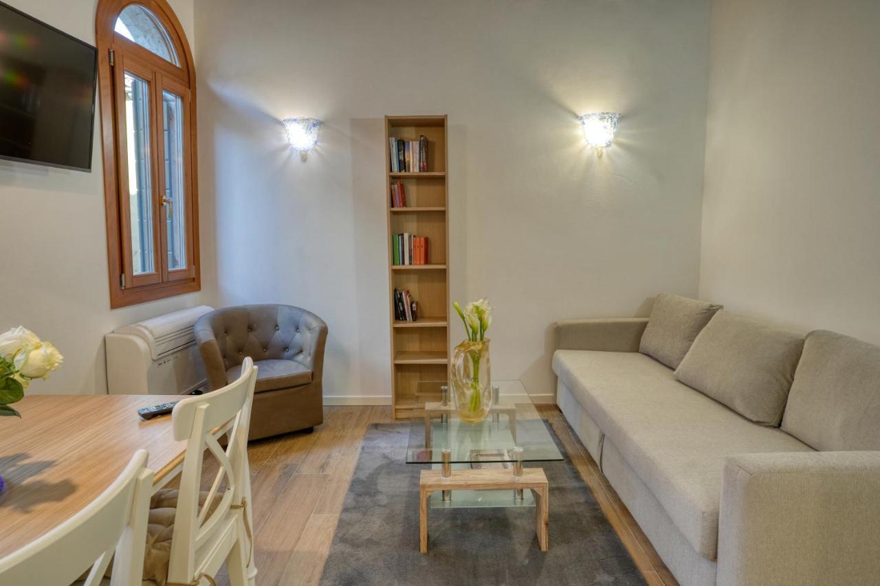 Ecco Suites Apartments Venedik Dış mekan fotoğraf